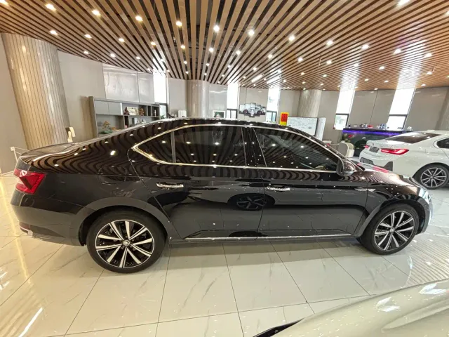 Skoda Superb — Фото автомобиля 6