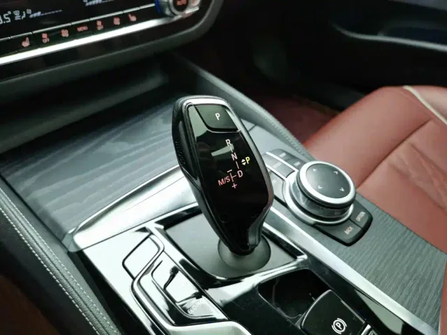 BMW 5 Series — Фото автомобиля 13