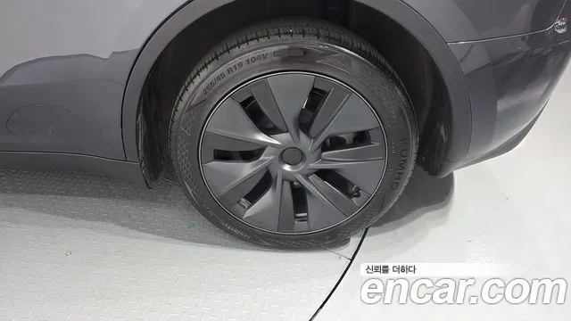 Tesla Model Y — Фото автомобиля 6