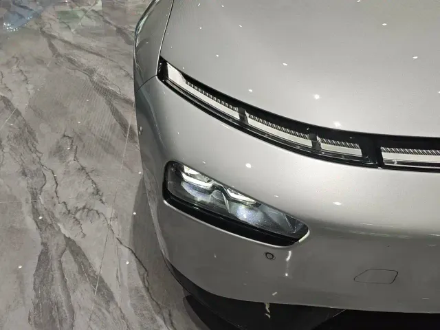 Xpeng P7 — Фото автомобиля 8