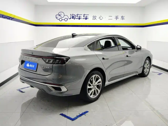 Ford Mondeo — Фото автомобиля 3
