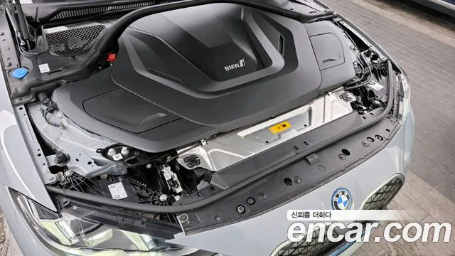 BMW i4 — Фото автомобиля 6