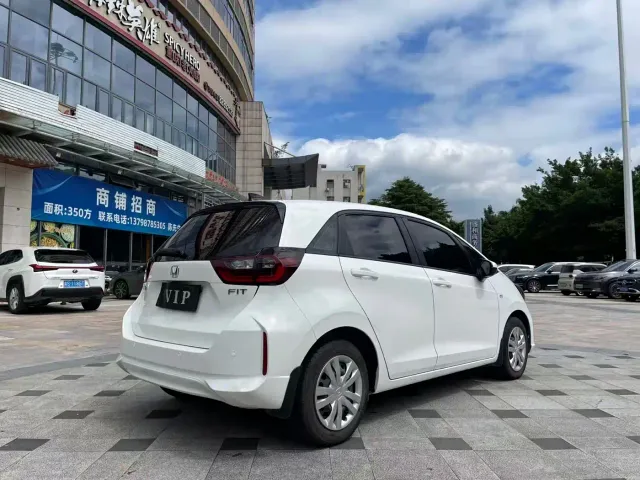 Honda Fit — Фото автомобиля 7