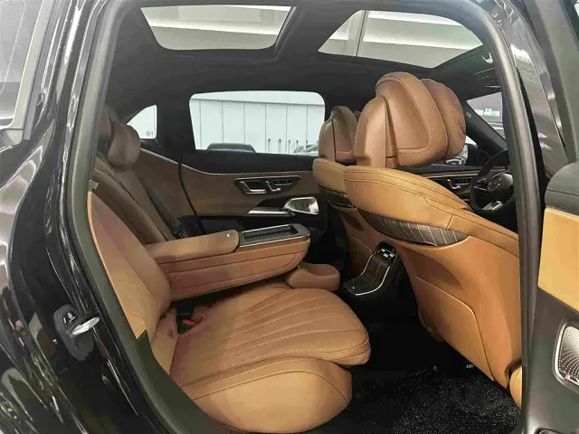 Mercedes-Benz E-Class — Фото автомобиля 16