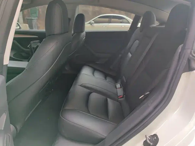 Tesla Model 3 — Фото автомобиля 16
