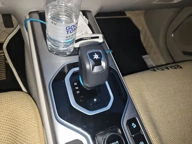 Geely ICON — Фото автомобиля 10
