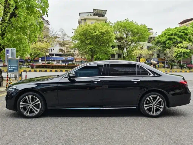 Mercedes-Benz E-Class — Фото автомобиля 4