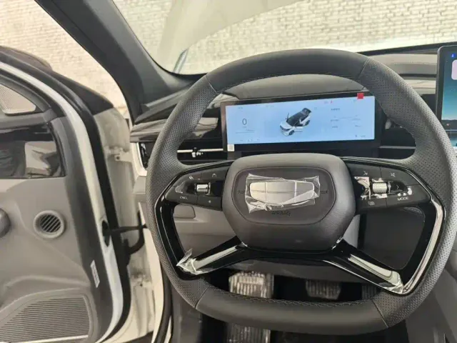 Geely Boyue — Фото автомобиля 10