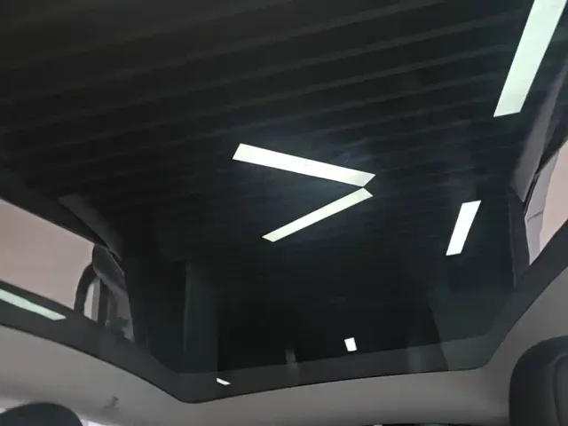 Tesla Model Y — Фото автомобиля 17
