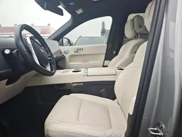 Li Auto L8 — Фото автомобиля 3