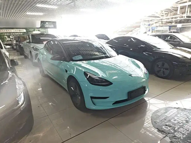 Tesla Model 3 — Фото автомобиля 3