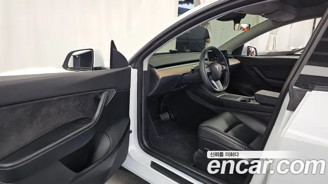 Tesla Model Y — Фото автомобиля 10