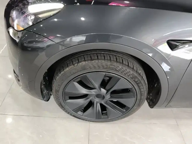 Tesla Model Y — Фото автомобиля 22