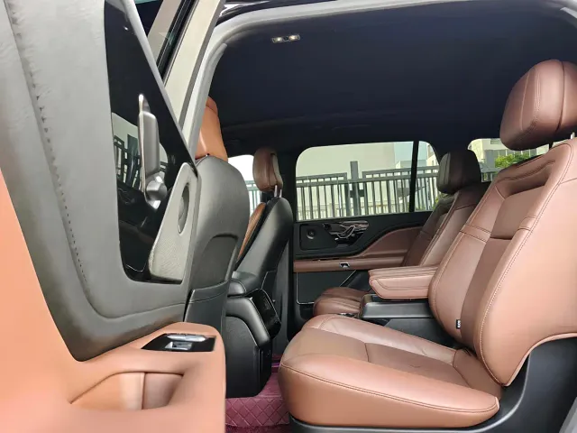 Lincoln Aviator — Фото автомобиля 7