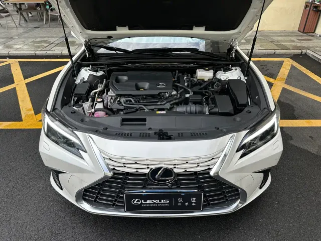 Lexus ES — Фото автомобиля 4