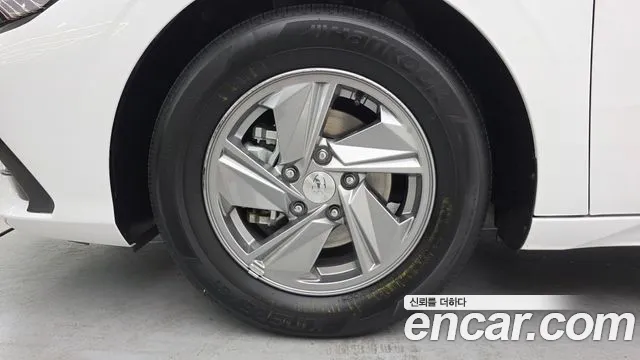 Hyundai Avante — Фото автомобиля 5
