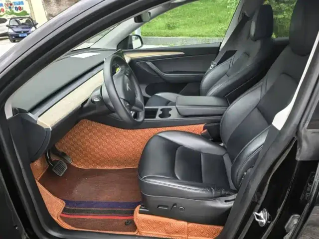 Tesla Model Y — Фото автомобиля 6