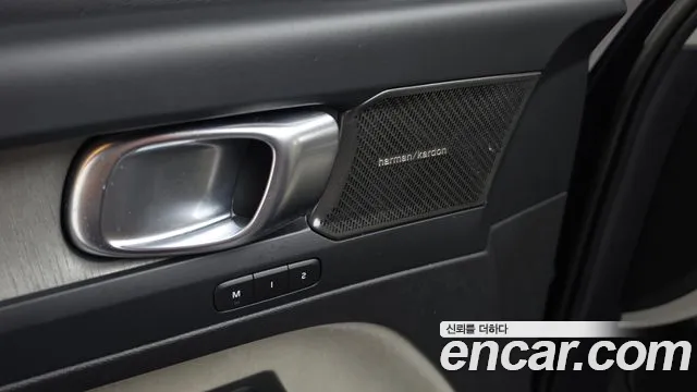 Вольво XC40 B4 Ultimate Bright — Фото автомобиля 24