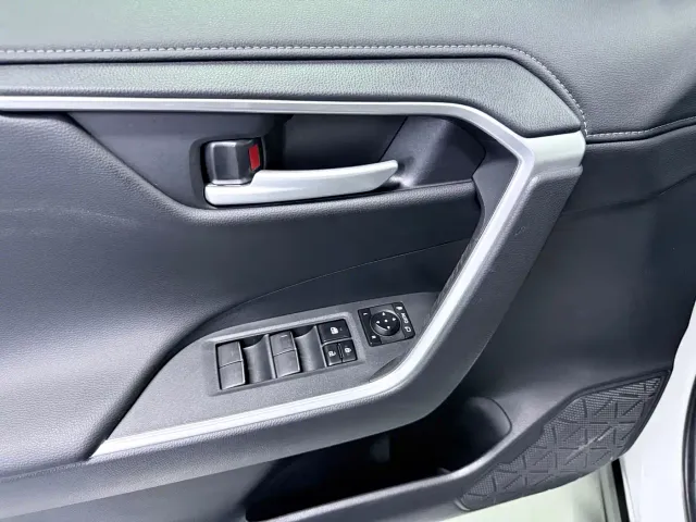 Toyota Wildlander — Фото автомобиля 10