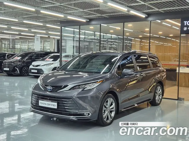 Фотография автомобиля — Toyota Sienna 4th Gen