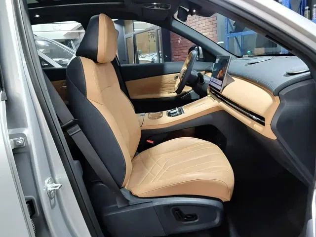 Geely Galaxy Starship 7 EM-i — Фото автомобиля 10