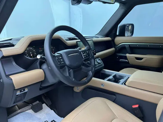 Land Rover Defender — Фото автомобиля 6