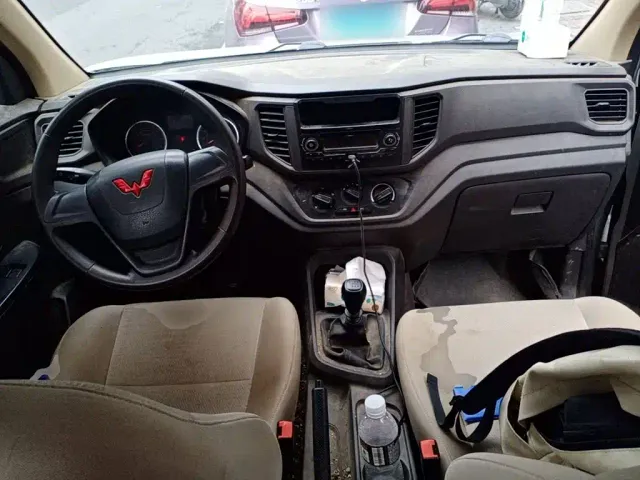 Wuling Hongguang V — Фото автомобиля 5