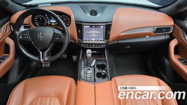 Maserati Levante — Фото автомобиля 7