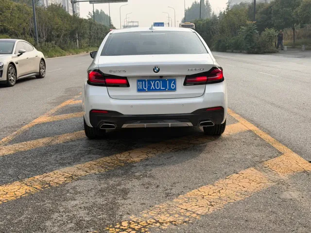 BMW 5 Series — Фото автомобиля 6