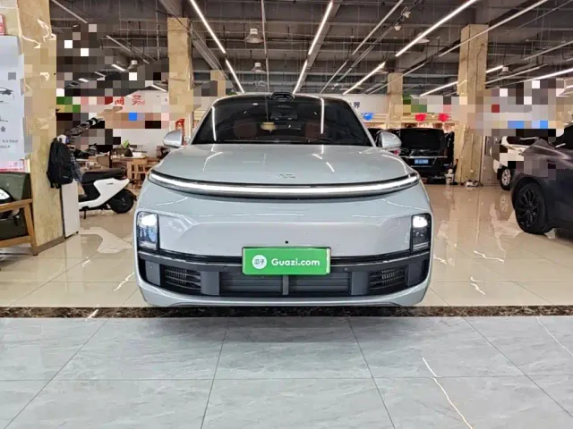 Li Auto L8 — Фото автомобиля 2