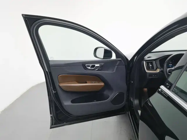 Volvo XC60 — Фото автомобиля 8