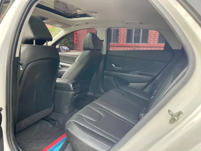 Hyundai Elantra — Фото автомобиля 6