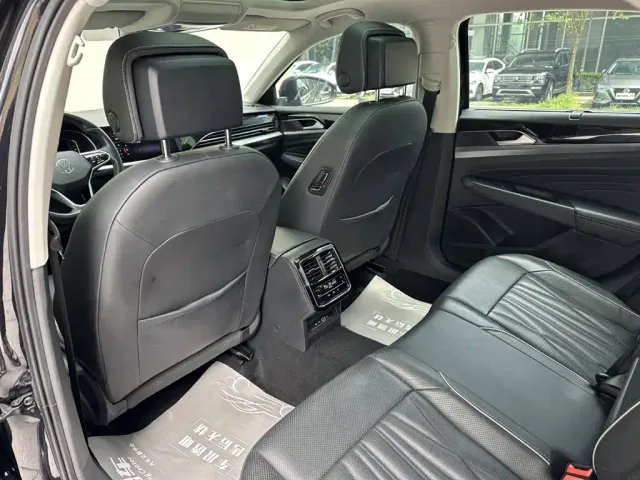 Volkswagen Passat — Фото автомобиля 10