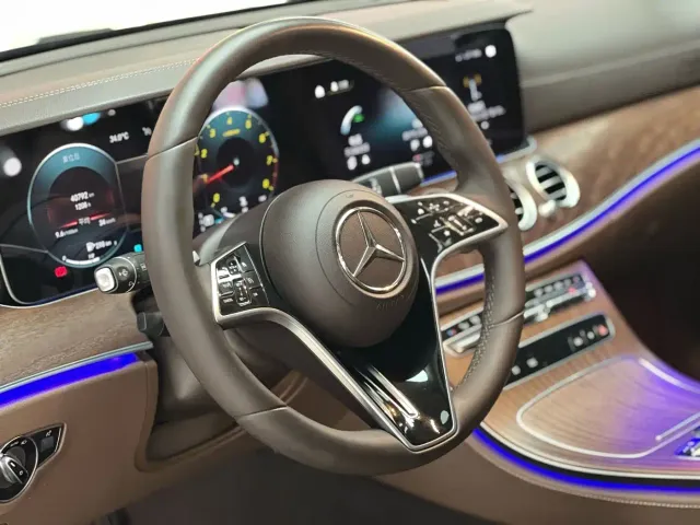 Mercedes-Benz E-Class — Фото автомобиля 7