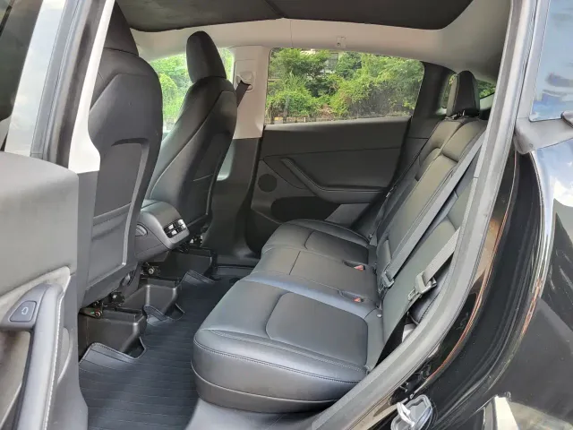 Tesla Model Y — Фото автомобиля 9