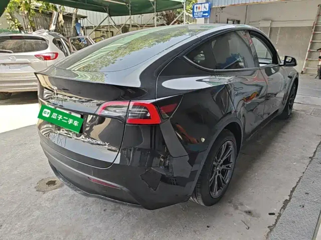 Tesla Model Y — Фото автомобиля 6