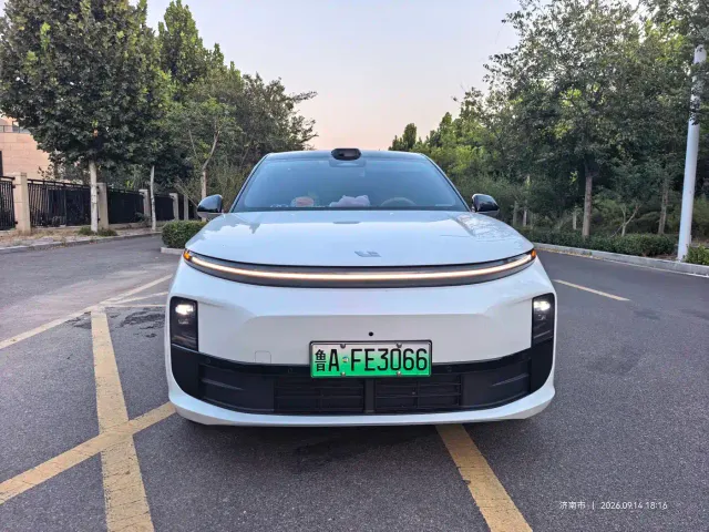 Li Auto L6 — Фото автомобиля 2