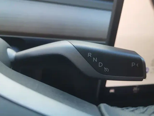 Tesla Model 3 — Фото автомобиля 16