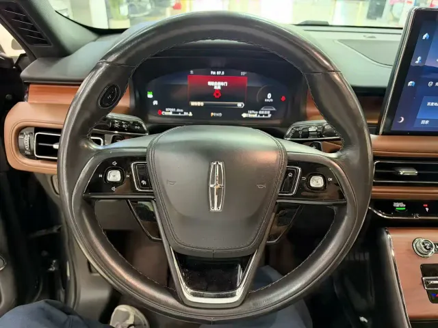 Lincoln Aviator — Фото автомобиля 6