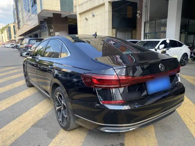 Volkswagen Passat — Фото автомобиля 5