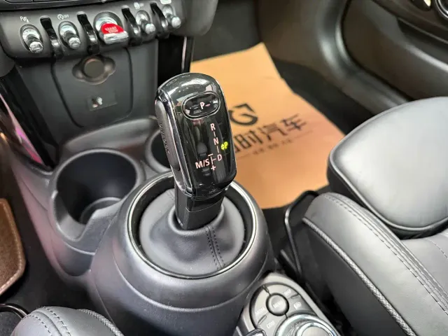 MINI Hatch — Фото автомобиля 15