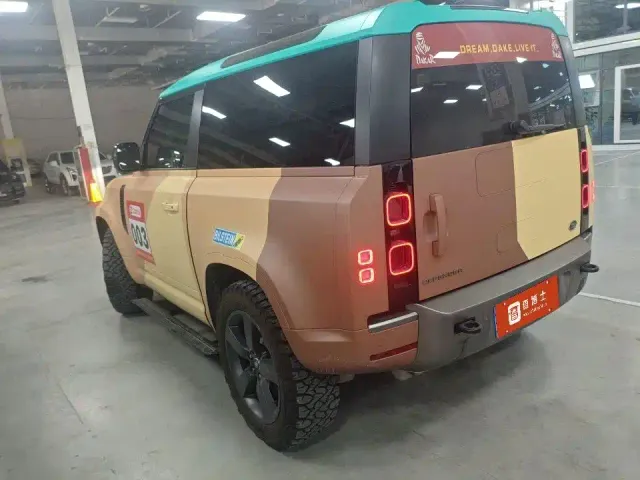 Land Rover Defender — Фото автомобиля 6