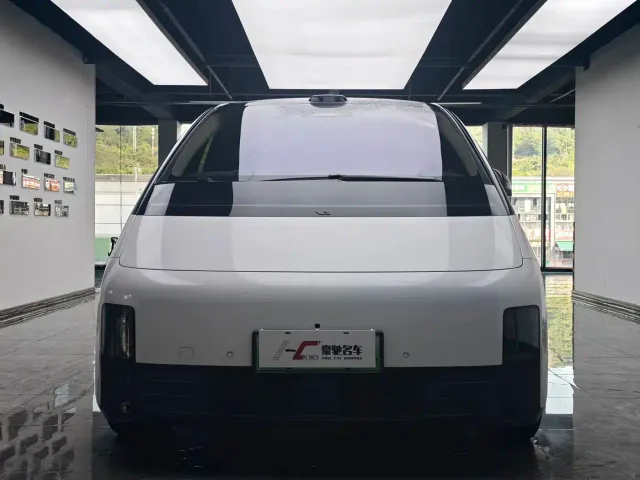 Li Auto MEGA — Фото автомобиля 2