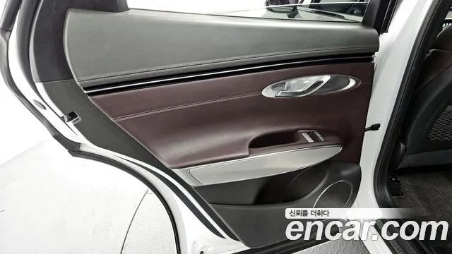 Genesis GV70 — Фото автомобиля 25