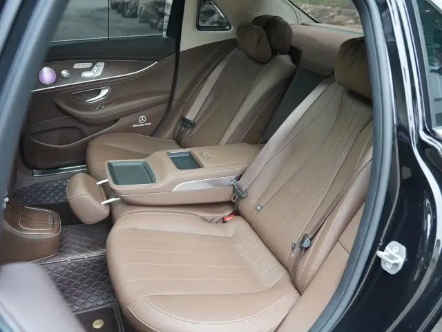 Mercedes-Benz E-Class — Фото автомобиля 23
