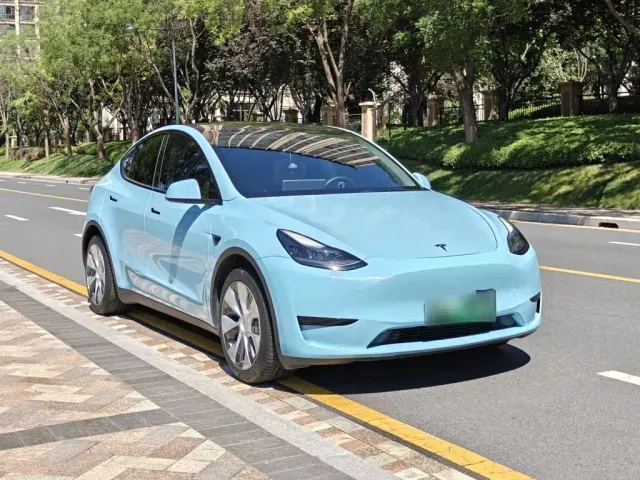 Tesla Model Y — Фото автомобиля 21