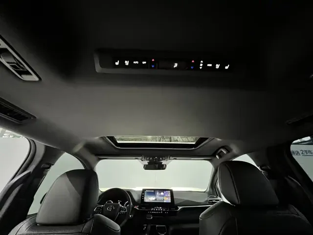 Toyota Sienna — Фото автомобиля 5