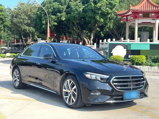 Mercedes-Benz E-Class — Фото автомобиля 3