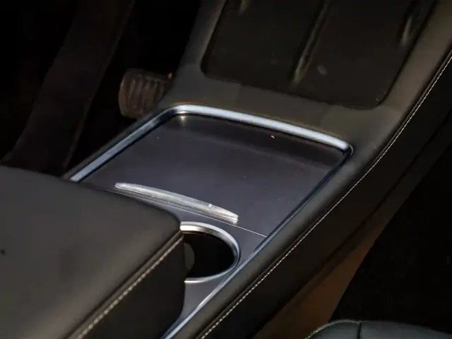 Tesla Model Y — Фото автомобиля 26