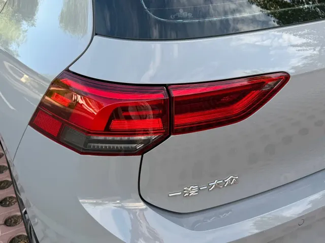 Volkswagen Golf — Фото автомобиля 7
